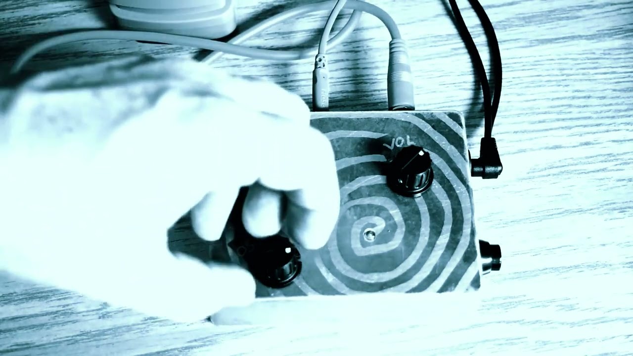 Atari Drone Console Demo 2 - by FrankenMusik           #glitch #noise #dronemusic #drone