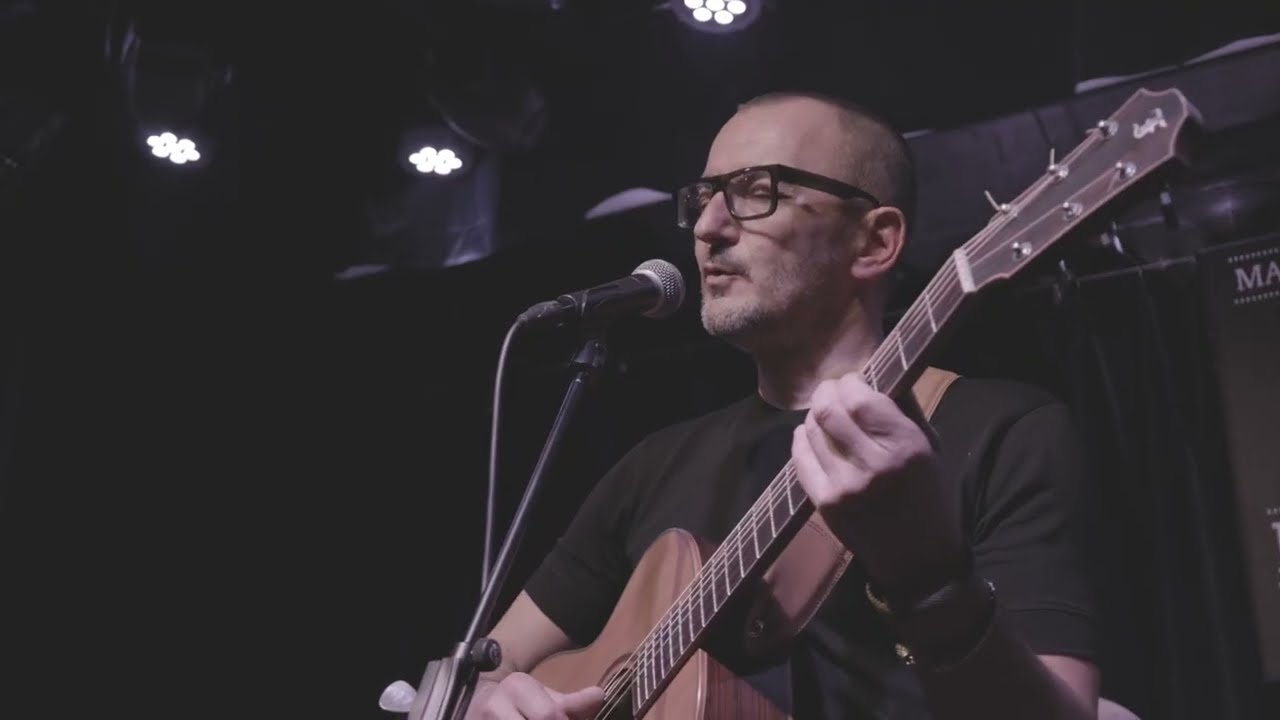Tom&aacute;&scaron; Prů&scaron;a Band - Jestli (Ofici&aacute;ln&iacute; video 2025)