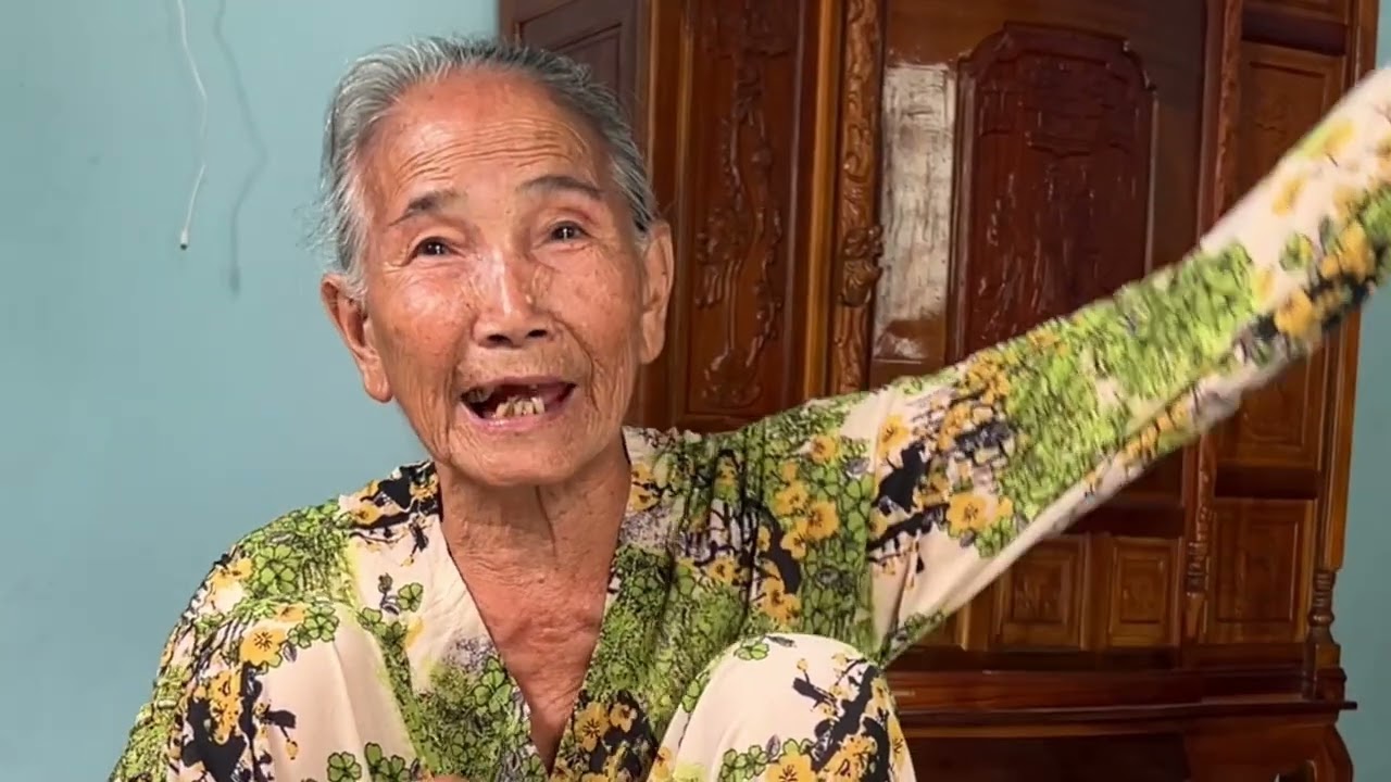 Tại Sao Mẹ Trung Lại Giấu Mọi Người Về Chuyện Cô Cos Lys Do Này Không 