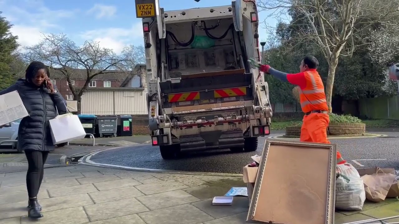 Dennis Elite 6 Refuse Truck on  Trade Recycling, ZNM
