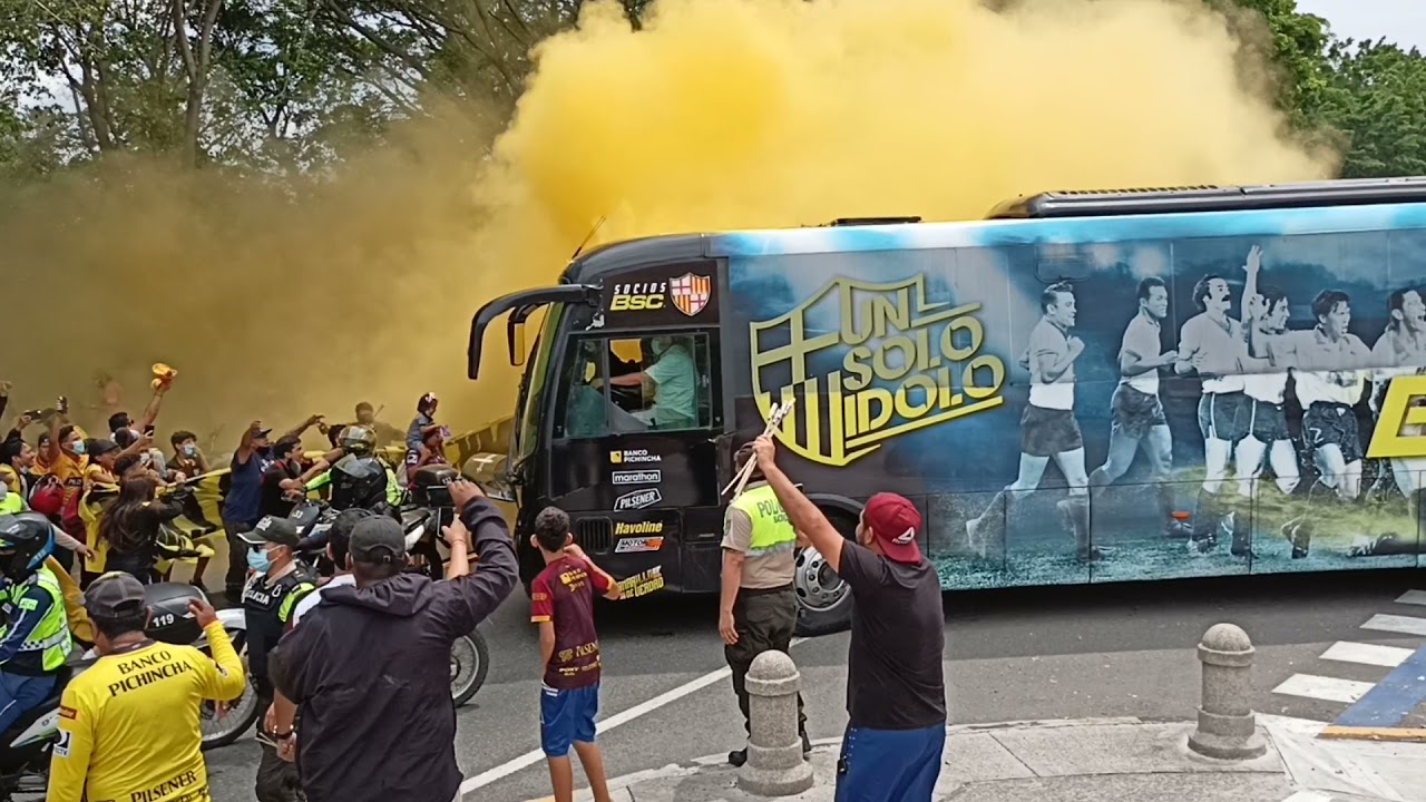 Banderazo previo al partido con ligay en quito 20/03/2021