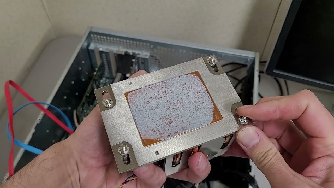Why the AMD EPYC SP6 SP3 Threadripper TR4 heatsinks have adjustable screw positions