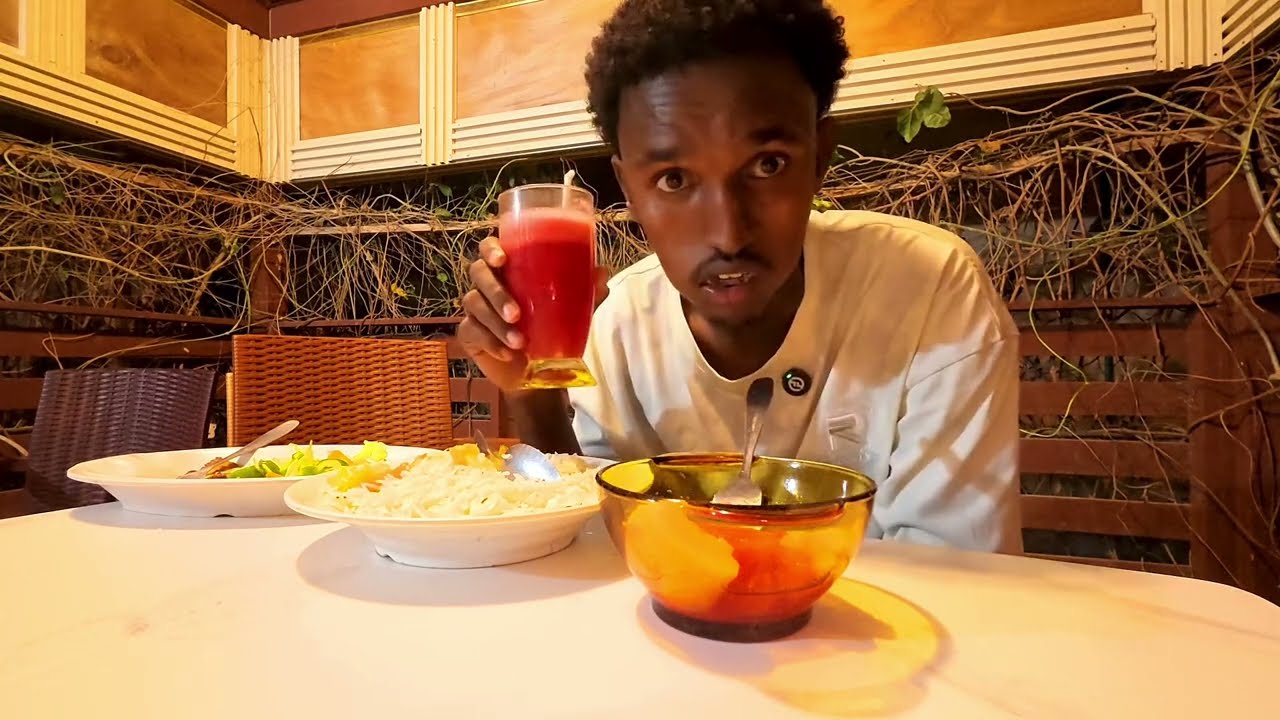 WAA MALINTII U HORAAYSAY AAN BANAANKA KA AFURO IO CUNTADA UGU QAALISAN AAN KU AFURO