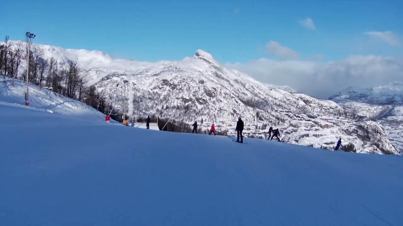 Hemsedal red and blue slopes 2026 03 03 skiing