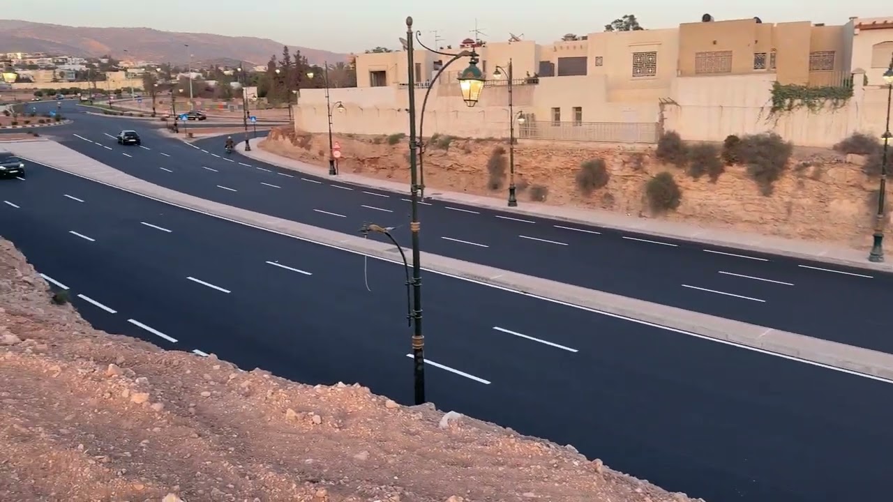 هذا هو الطريق السريع الحضري لأكادير بعد الأشغال الأخيرة للتزفيت المنجزة من طرف شركة Aleq
