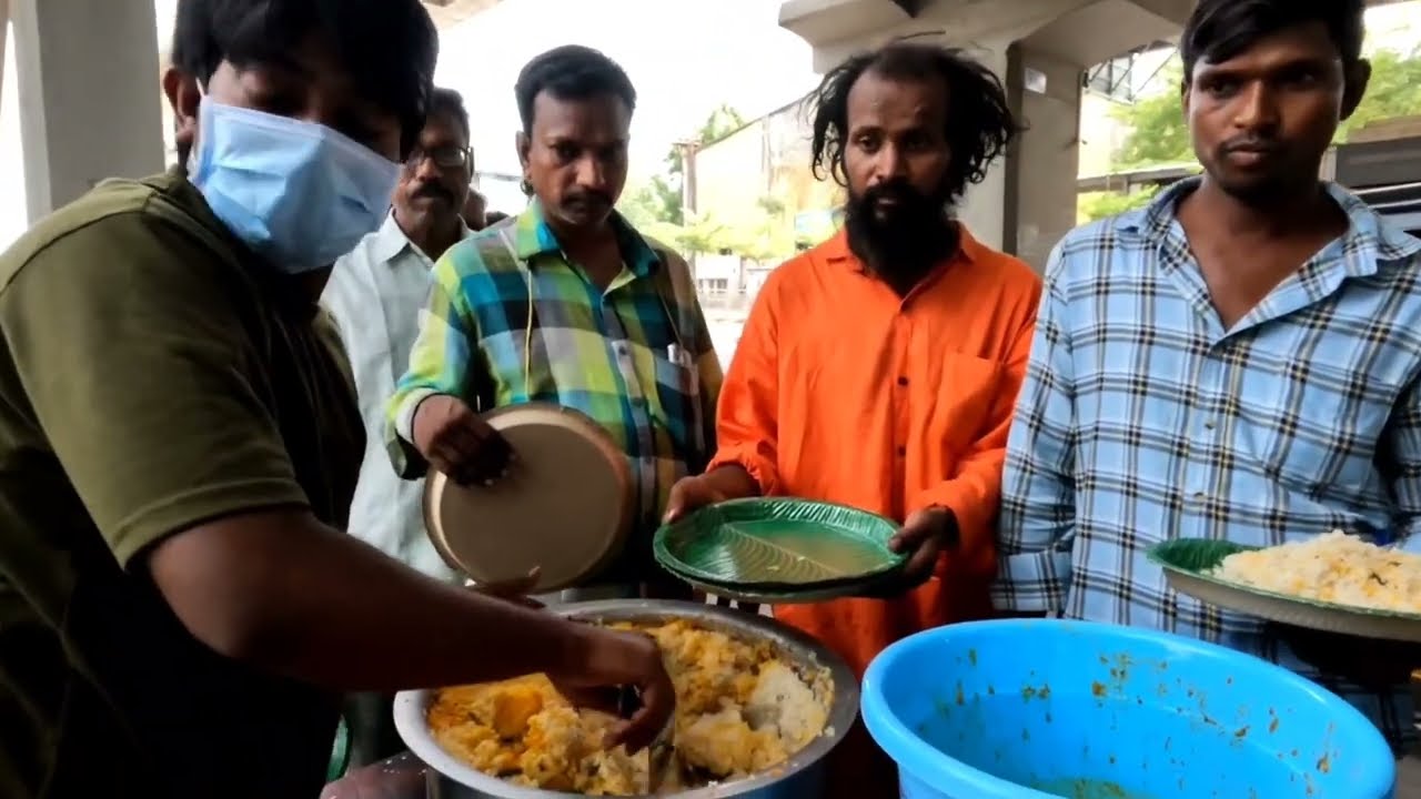 HYDERABAD GANDI HOSPITAL|| DAGARA FOOD FEED||హైదరాబాద్ గాంధీ ఆసుపత్రి దగరా ఆహార పంపిణీl