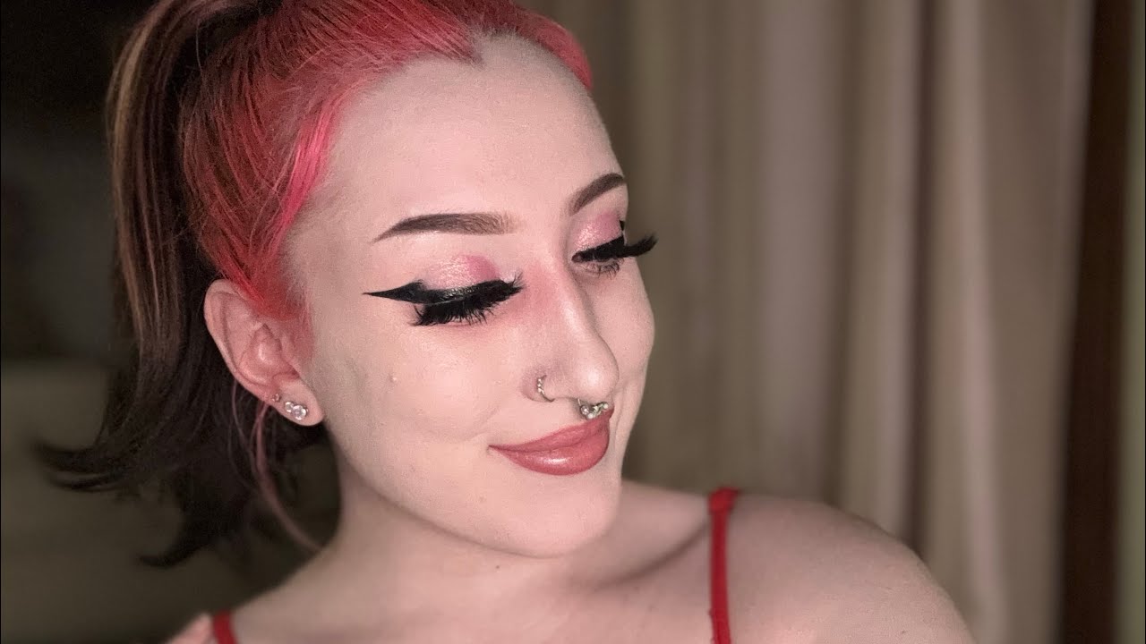 My first video ! Painting on your face ASMR 🎨 !