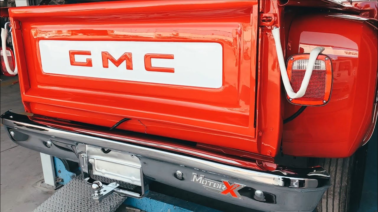 Full Restoration for a 1977 GMC Sierra  تجديد كامل جمس سييرا 1977 لون أحمر