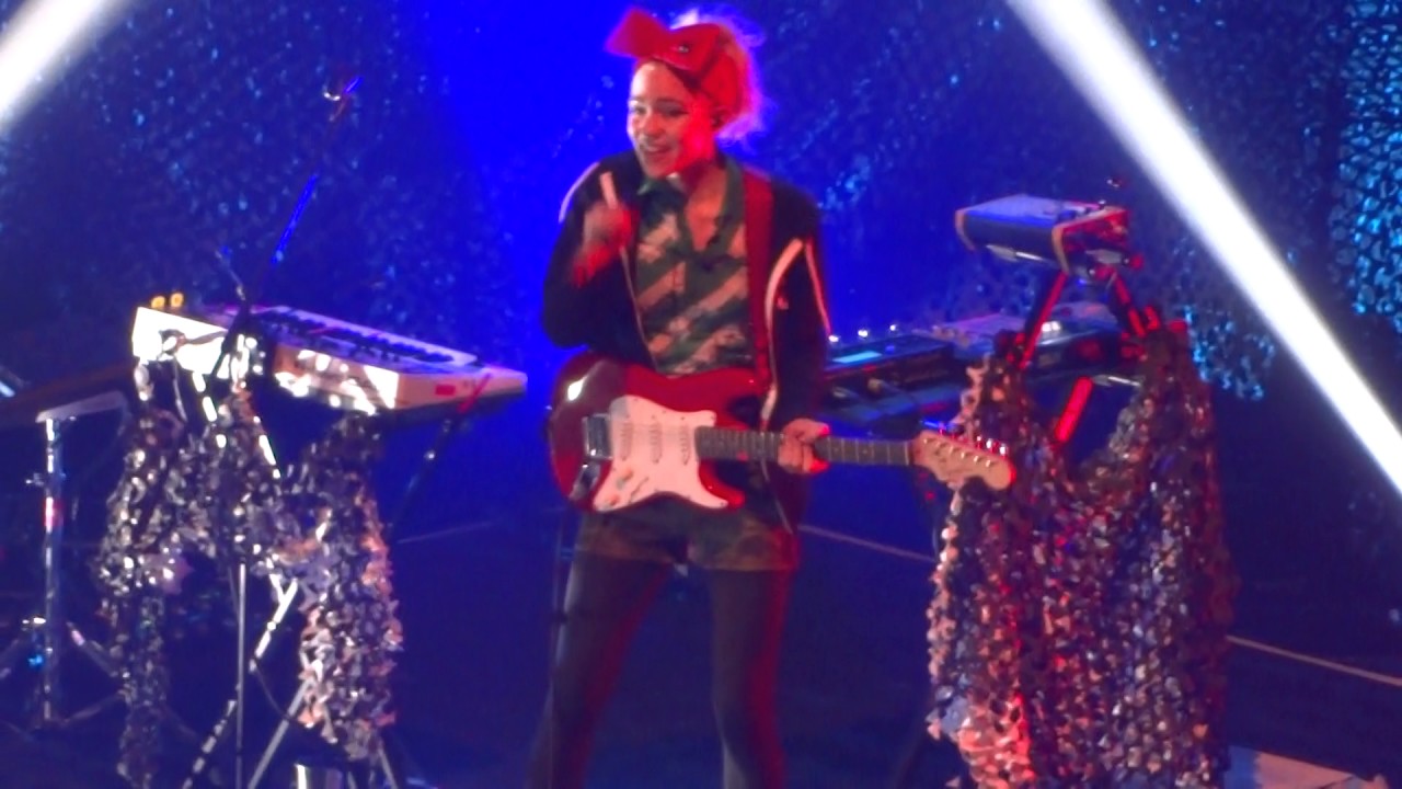 Grimes Flesh Without Blood Live in Japan