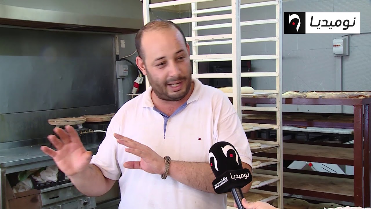 زهير عبيدات.. بائع الخبز التقليدي وحافظ وصفة الأجداد لتحضيره