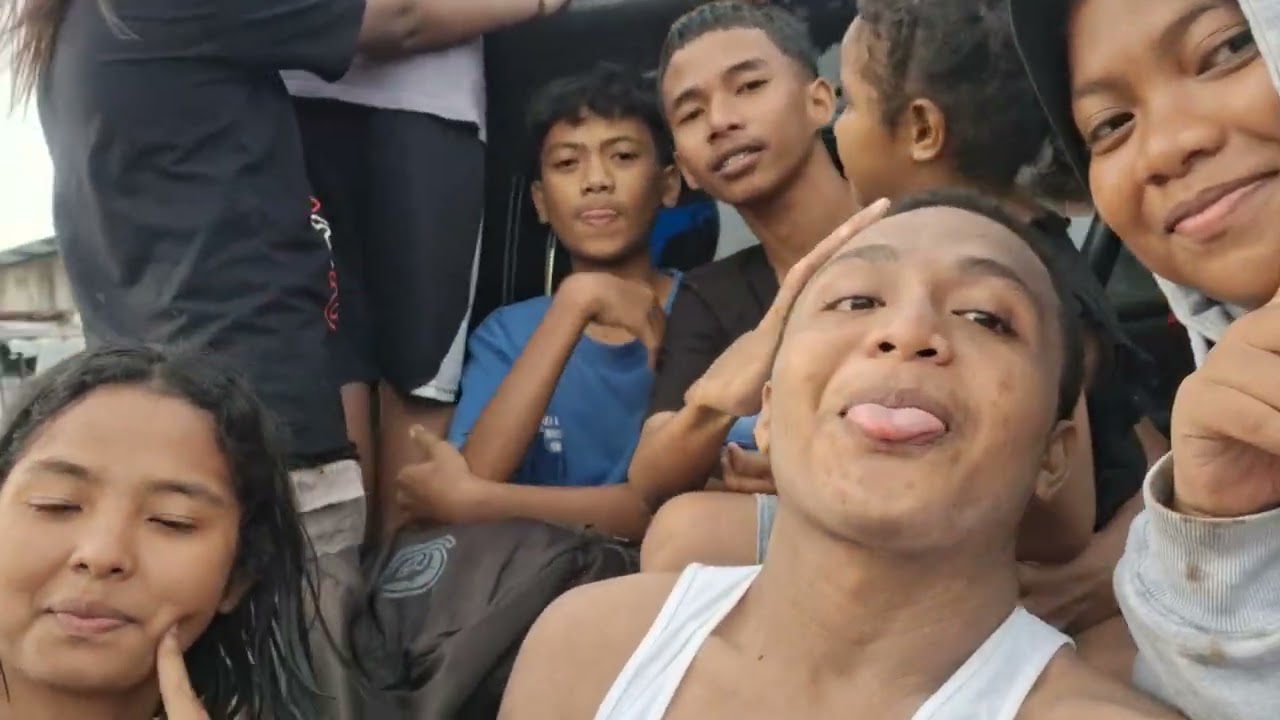 Keseruan di mobil angkot