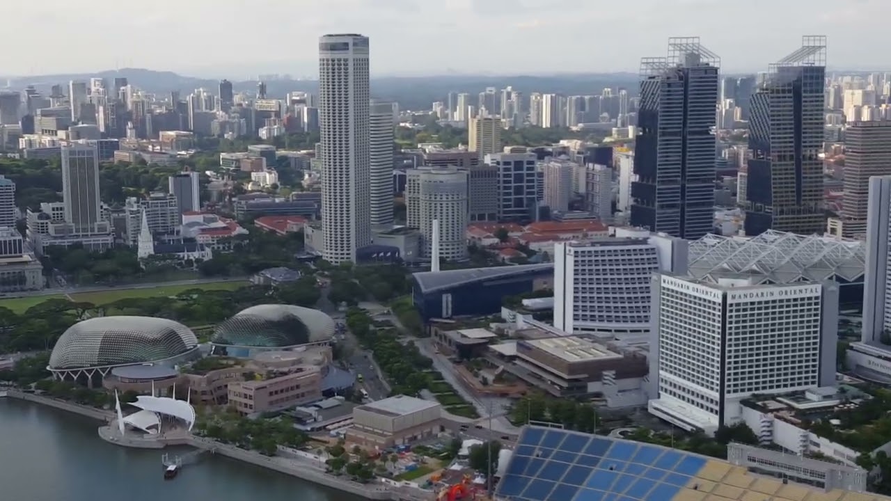 Vistas de los edificios de Singapur desde la planta 57. Hotel Marina Bay Sands. Singapur