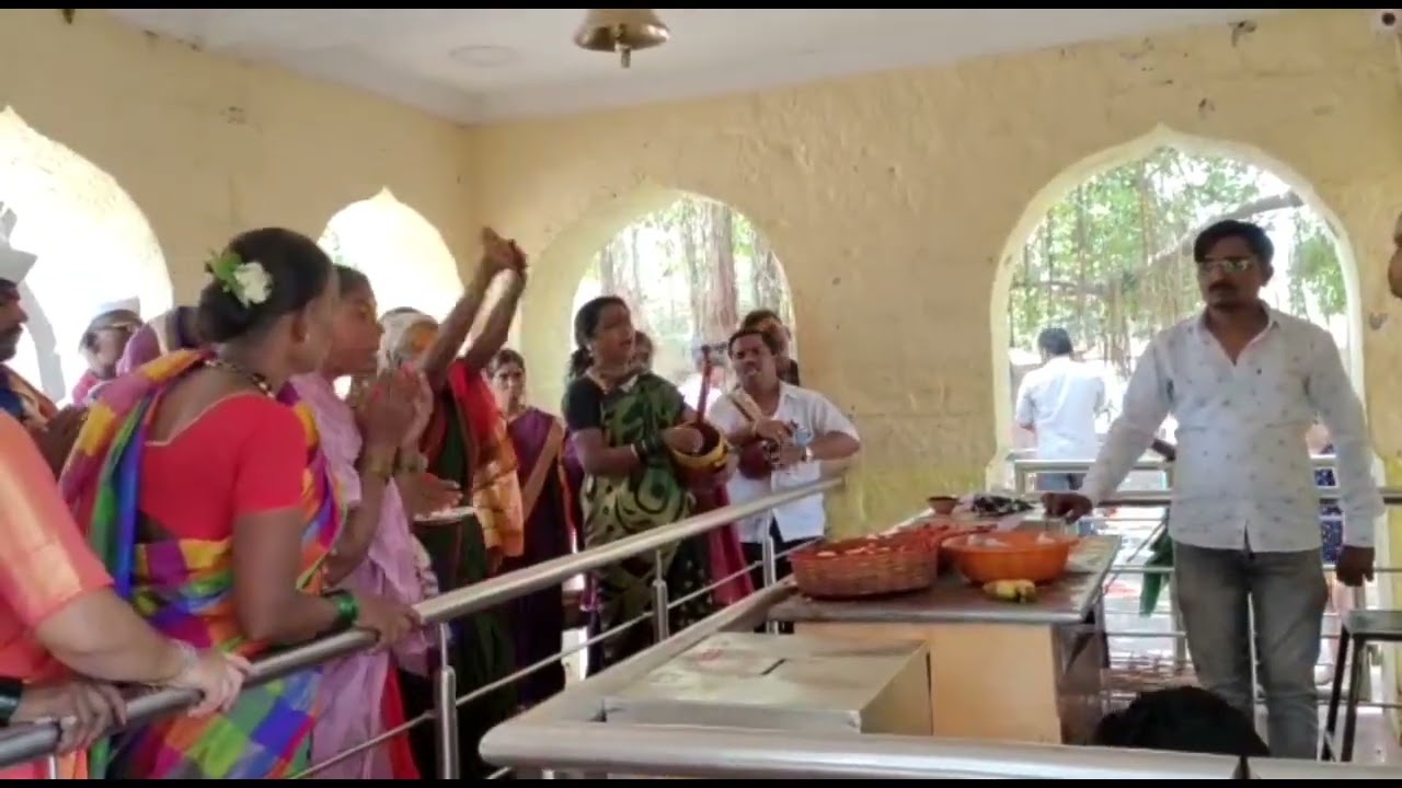 श्री. बंटी चवंडके (चेंबूर)आणि रंजना आक्का जगवाली (जत) यललमा देवी आरती