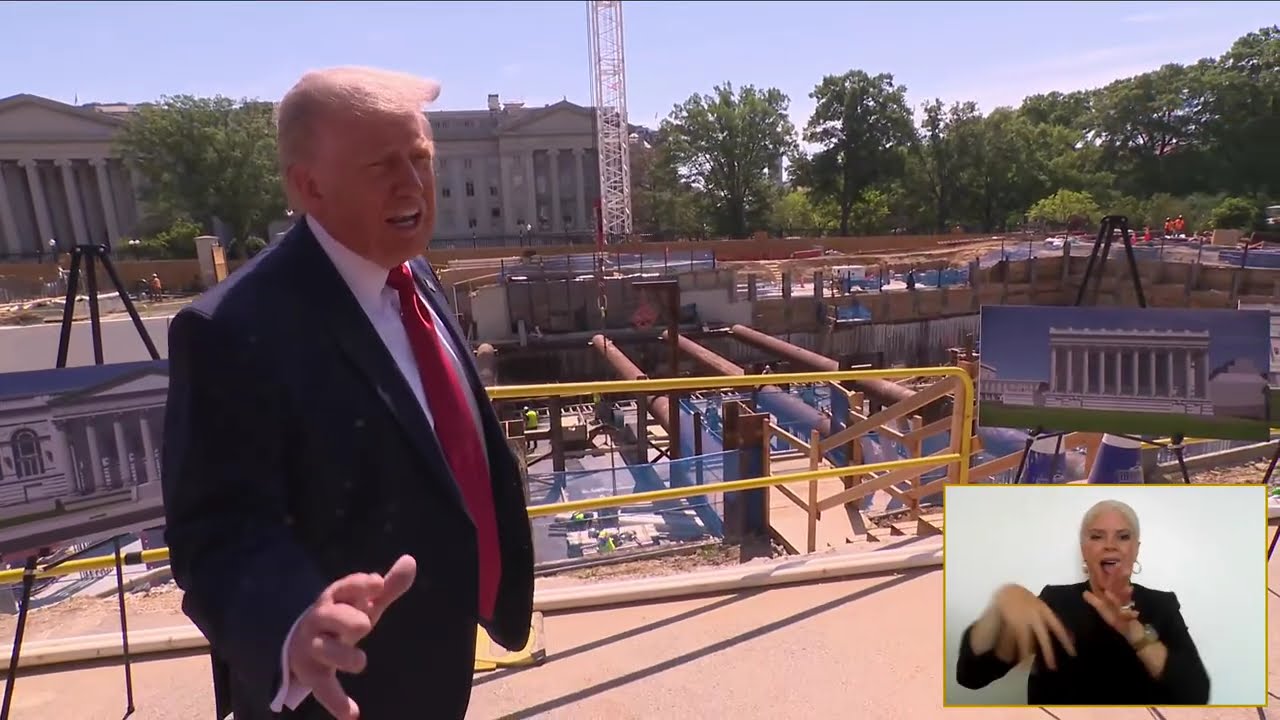 Президент Трамп посетил строительство бального зала Белого дома.