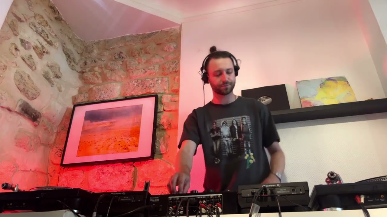 324 Records w/ Mileiha Stream