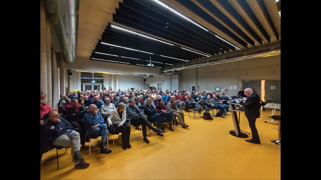 Patrik Baab &uuml;ber den Ukrainekrieg beim B&uuml;rgerforum am 16.01.2026 im Gr&uuml;ndungszentrum B2 in Cottbus