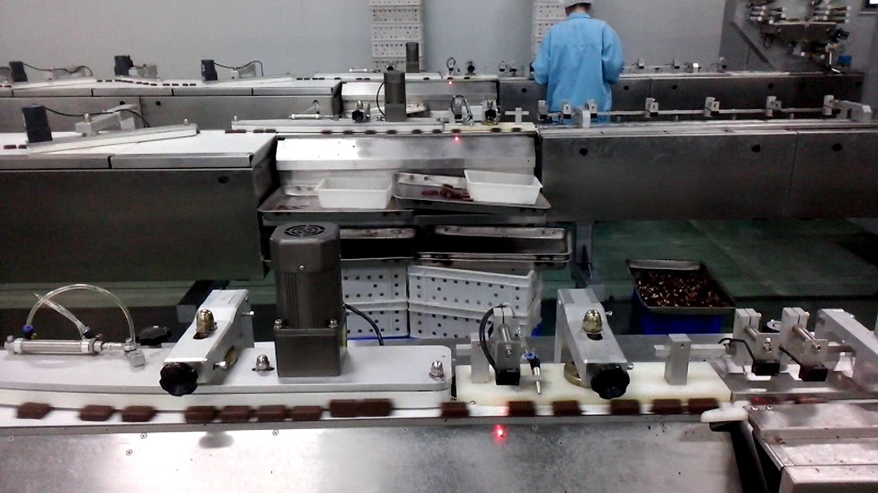 snickers, mars, bounty and cereal bar feeding and packaging line