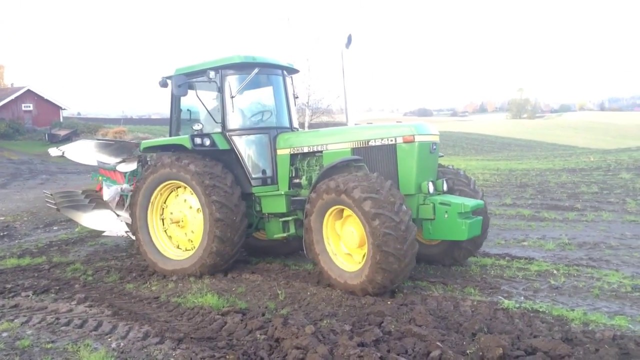 John Deere 4240S plowing Kverneland EM 85