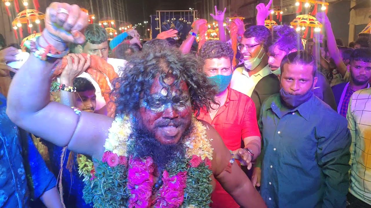 Superb dance by Pothraj in #Ghatamprocession wid #dasrathpadband #Bonalu2021 #pothrajdance