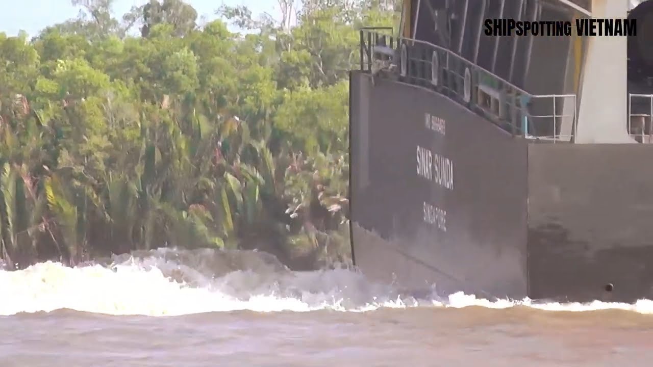 Rugi Kalo Gak Nonton Propeller Kapal Kontainer Robek Sungai Ho Chin Min #ship #shipping #ships