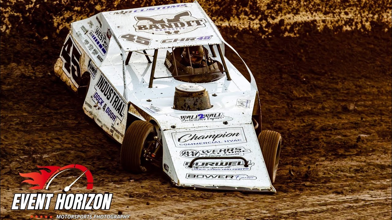 Меня ВЫБРОСИЛИ… намеренно разбила машина на круговой трассе в Мейконе.