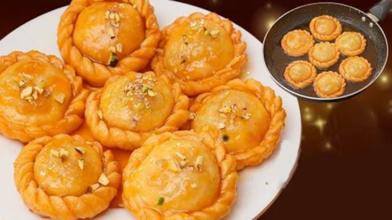 चन्द्रकला मिठाई बनाने का सबसे आसान तरीका | Chandarkala Recipe | SuryaKala Recipe | Diwali Sweets