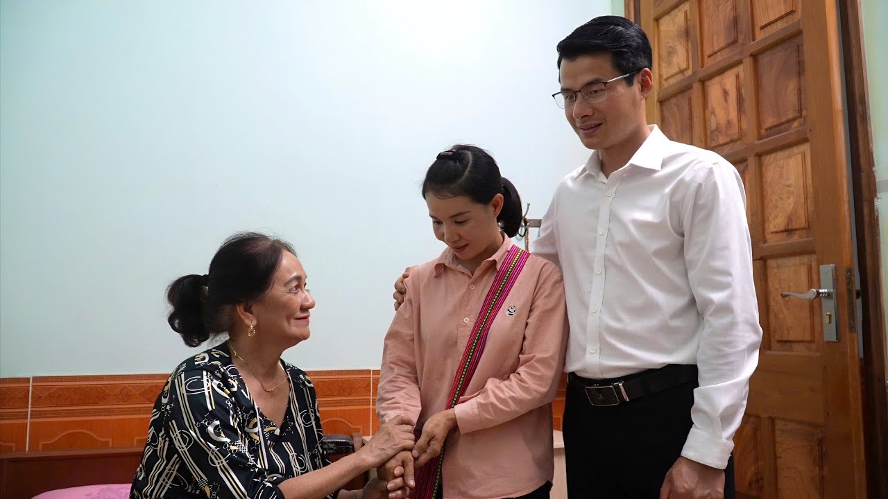 Tu Diem was shocked when CEO Toan admitted he was her boyfriend in front of her paternal grandmother