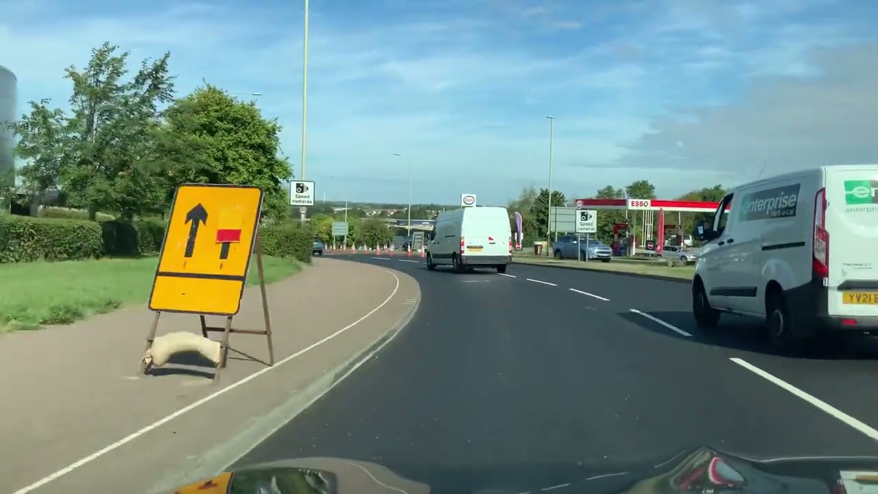 Круговое движение KFC на Кэннок-стрит, поворот направо, съезд M1 M69
