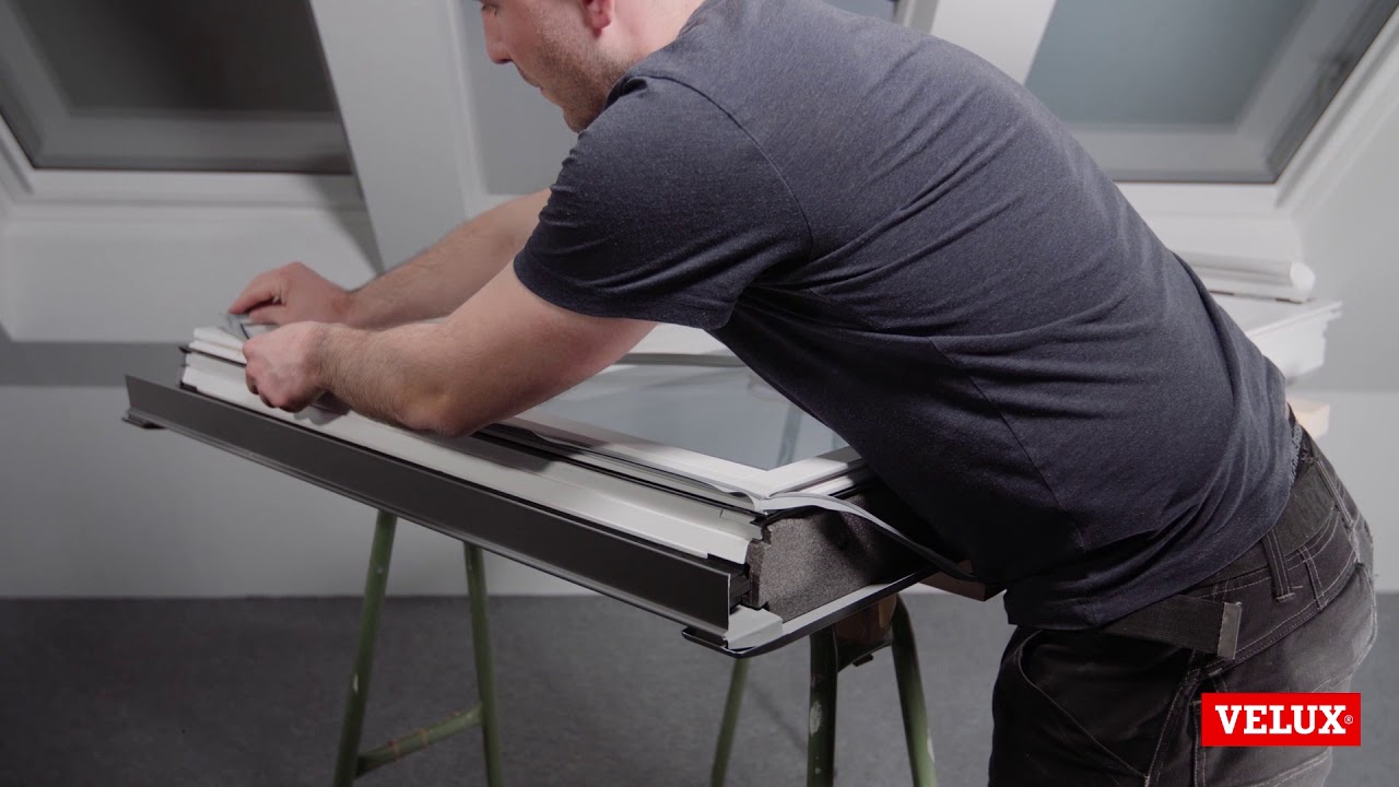 Replacement of sash gasket #1 on VELUX roof window GGL (V22)