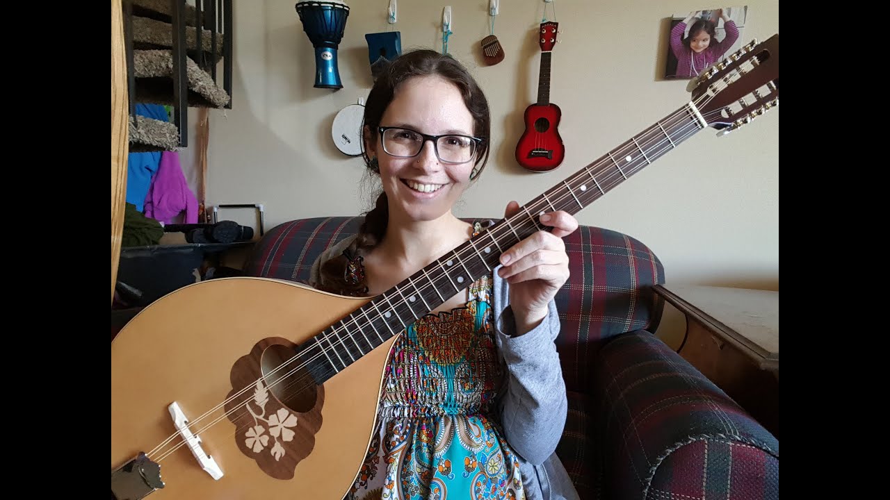 Unboxing a Hora Bouzouki