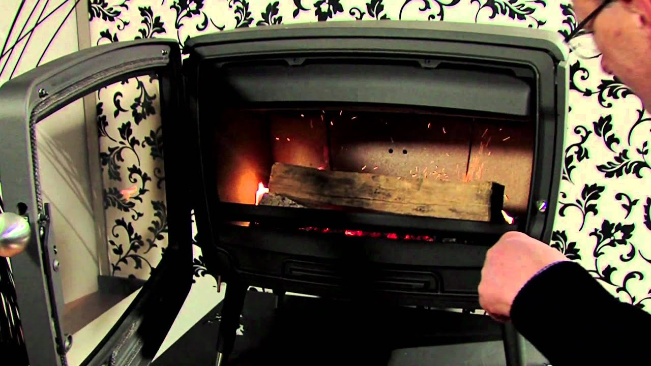 Lighting the Dovre Vintage50 wood stove