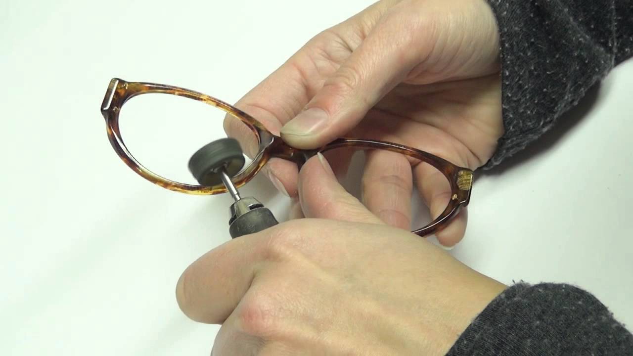 Kunststoffbrille mit Nasenpads nachrüsten