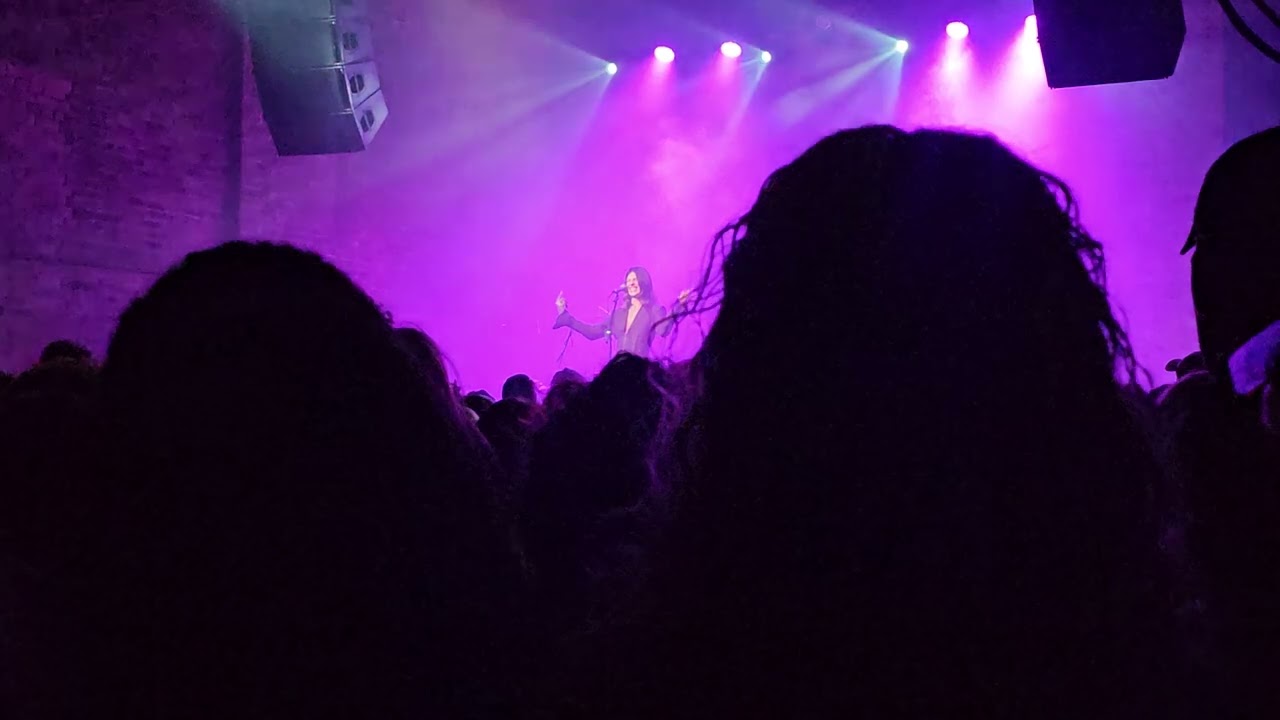 qendresa - be mine (Live in LDN)