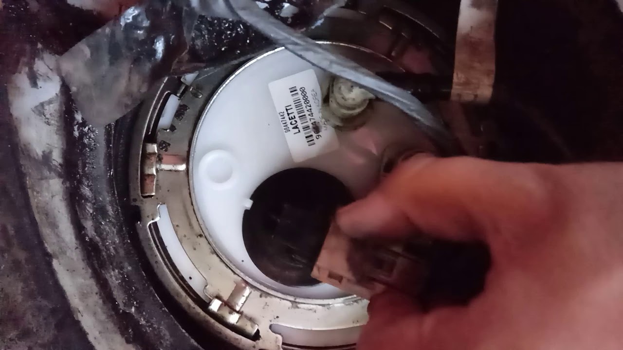 CAMBIO DE BOMBA DE COMBUSTIBLE CHEVROLET OPTRA 1.6 PARTE 2