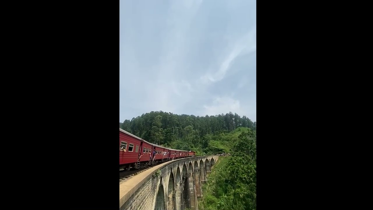 Sri Lanka Tours | Sri Lankan Train Ride in Ella |  Ella Nine Arch Bridge