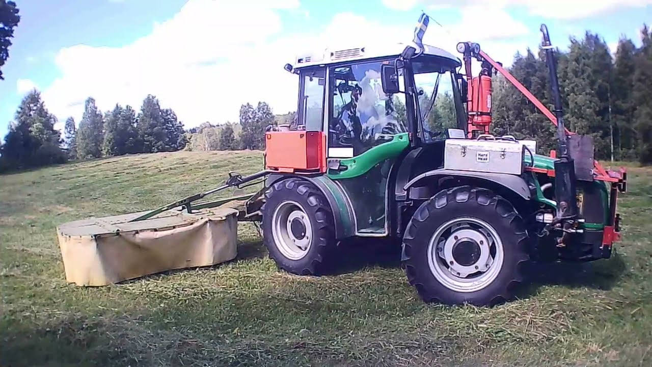 Cutting grass Ferrari vega 95 with Drum mower 165 Samasz.
