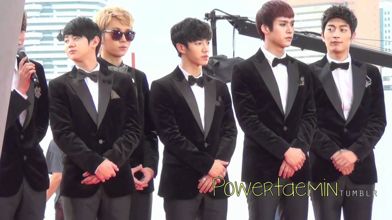BEAST & HyunA: Arrival at Red Carpet @ MAMA (2011.10.29)