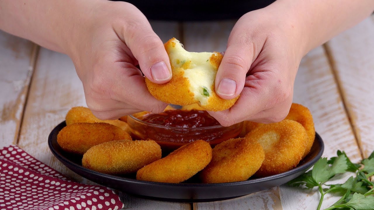 K&auml;se Snack Taler Quattro Formaggi - ein Fingerfood Rezept mit leckerem Dip