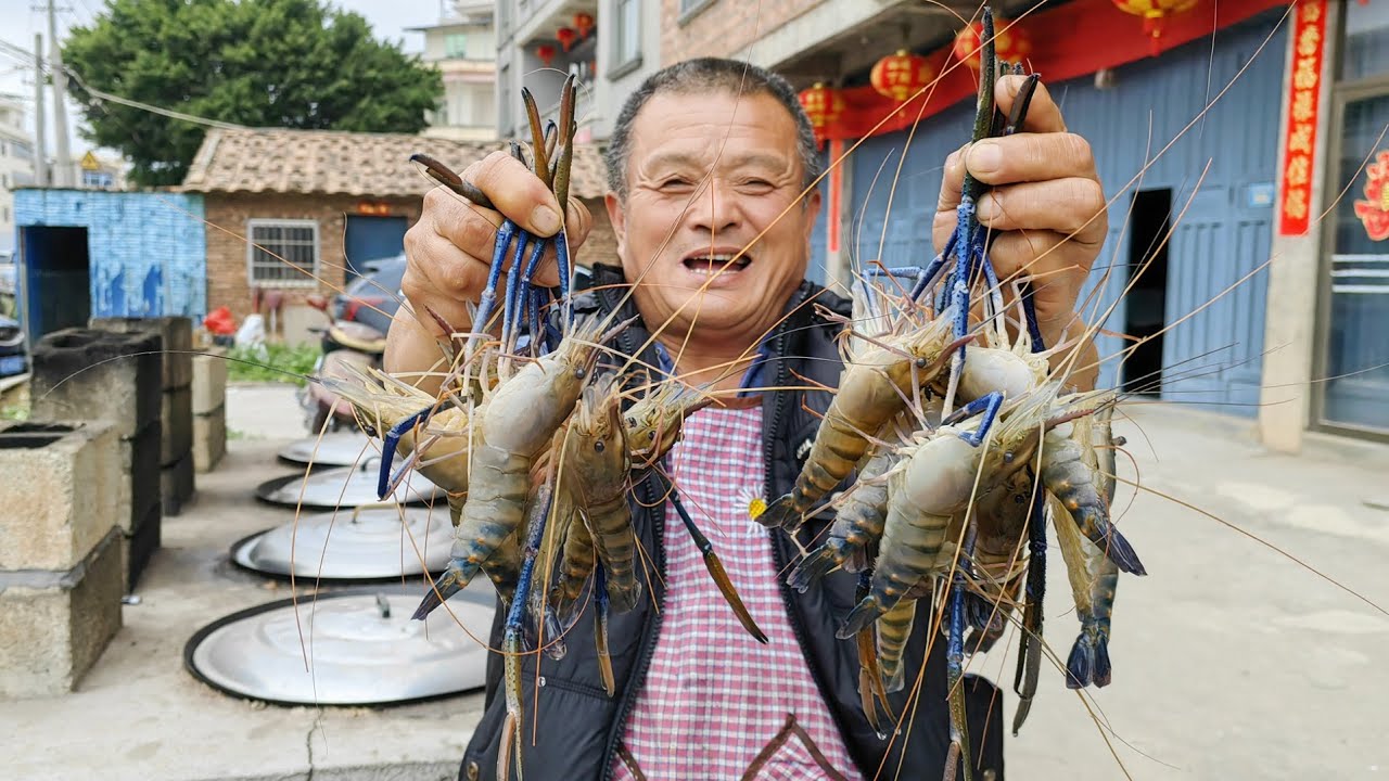 1300買了15斤超大羅氏蝦，個個滿膏爆肥，做胡椒蝦13人吃滿嘴油