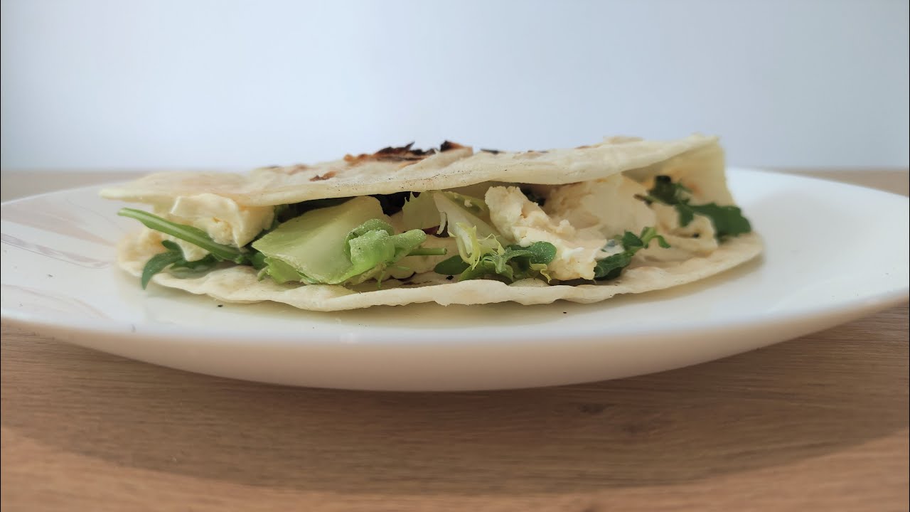 Włoska Piadina (jak Tortilla) z włoskim serem Squacquerone (wszystko domowej roboty!) i Rucolą