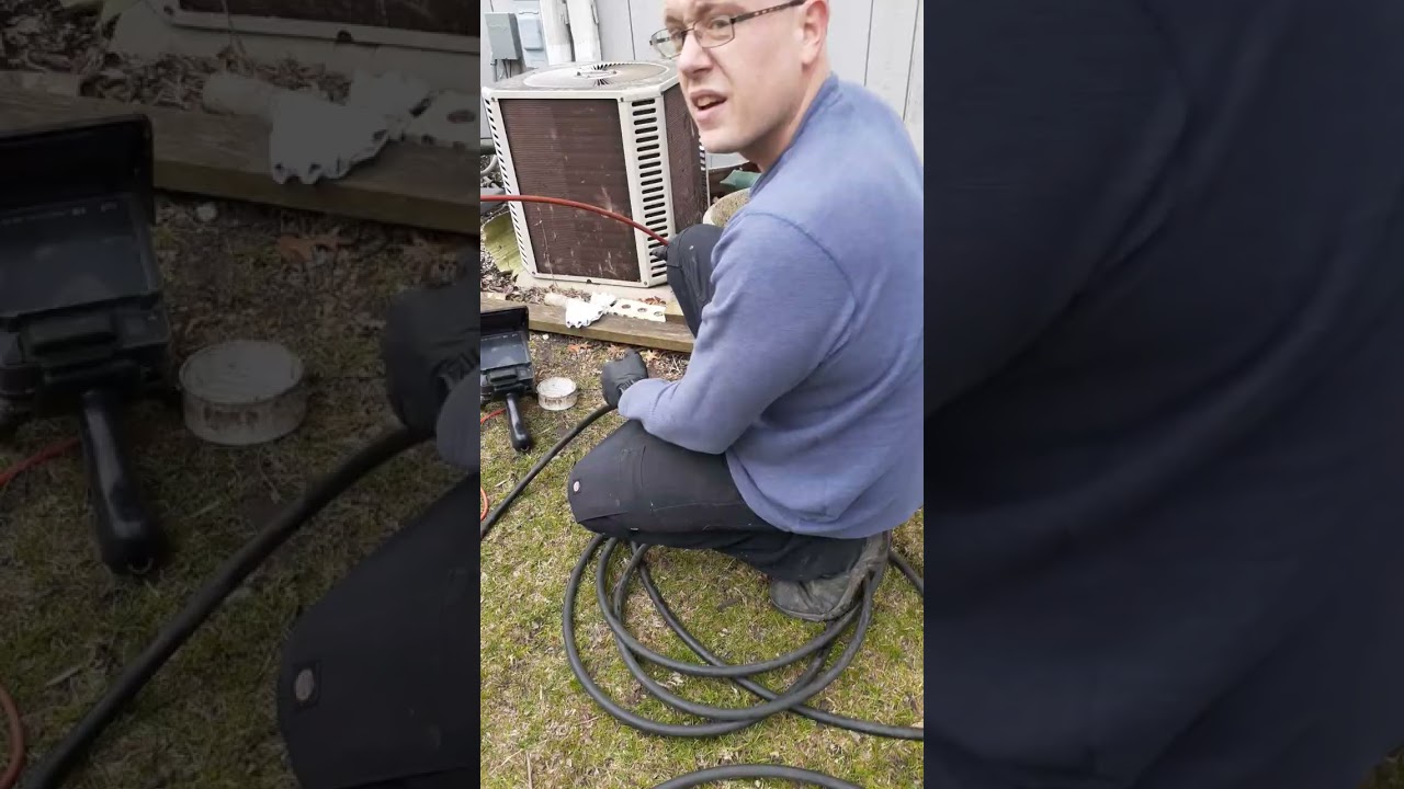 Plumber ronnie with plumber crack