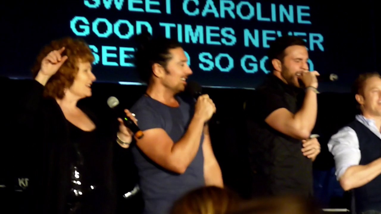 OUAT Toronto Karaoke! Sweet Caroline :)