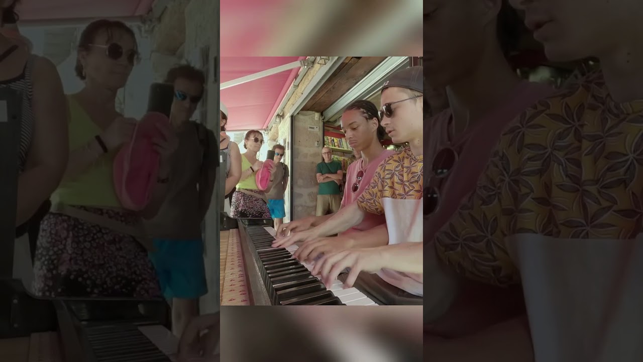 Spontaneous boogie woogie piano duet on the street!