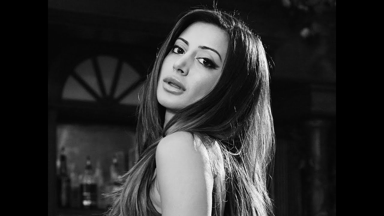 Noureen DeWulf Interview | AfterBuzz TV's Spotlight On