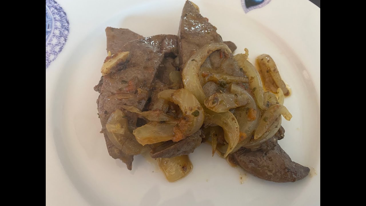 Higado de cordero encebollado