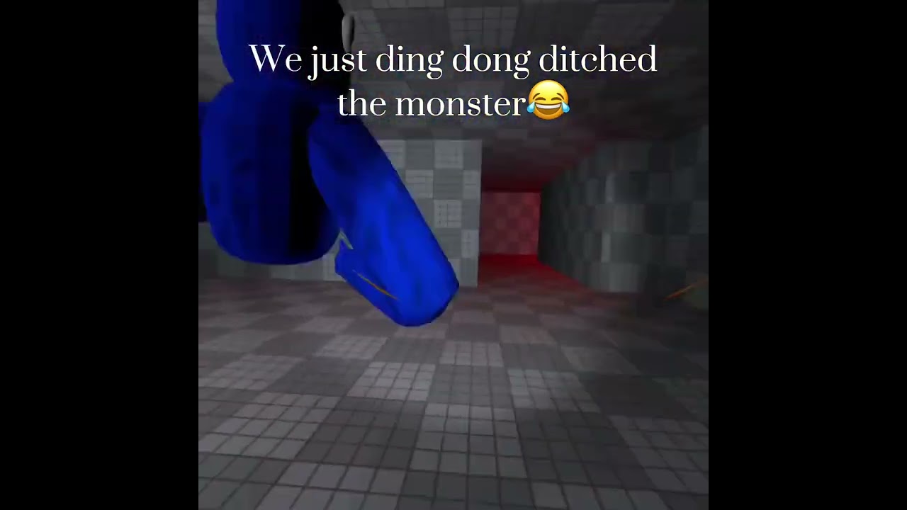 Ding dong ditching a monster in fun monke horror #funmonkehorror #scary #smiler #run #viral #shorts