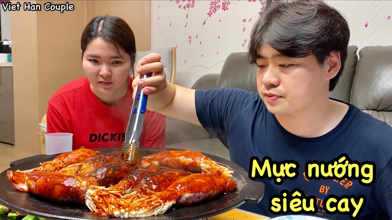 Vlog 400| Ăn MỰC NHỒI NẤM KIM CH&Acirc;M sốt cay ngon xuất sắc