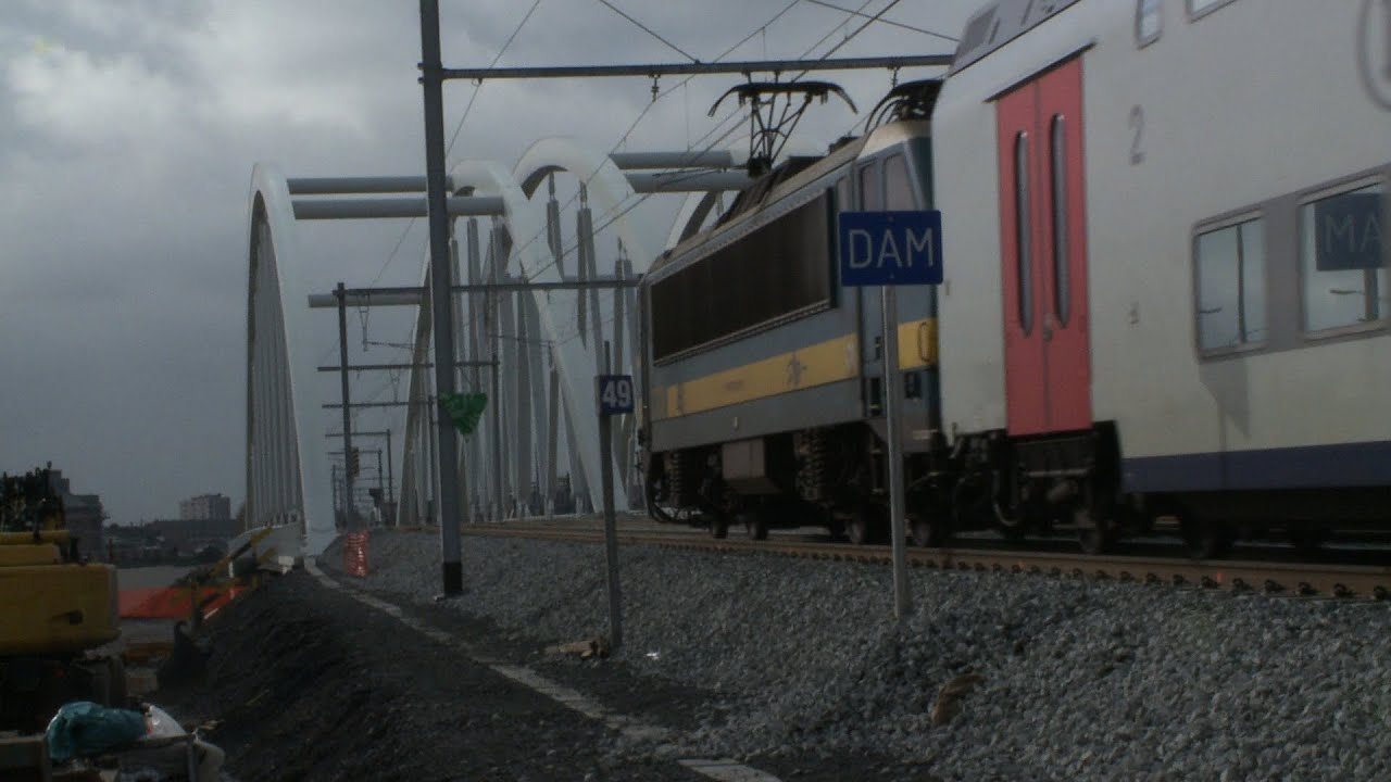 De constructie van brug 27a over het Albertkanaal te Antwerpen