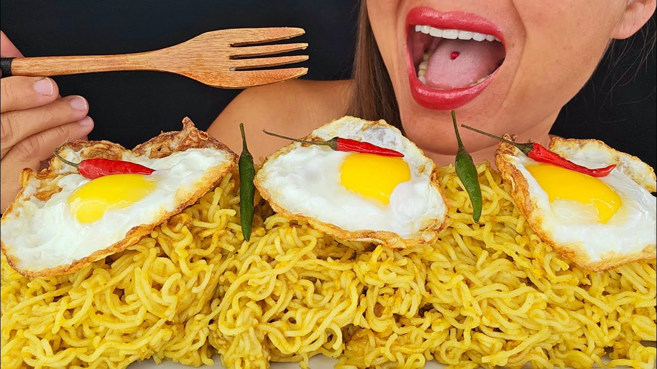 EATING MAGGI NOODLES FAIL ASMR MUKBANG OMAD RUNNY SUNNYSIDE EGGS BIG BITES
