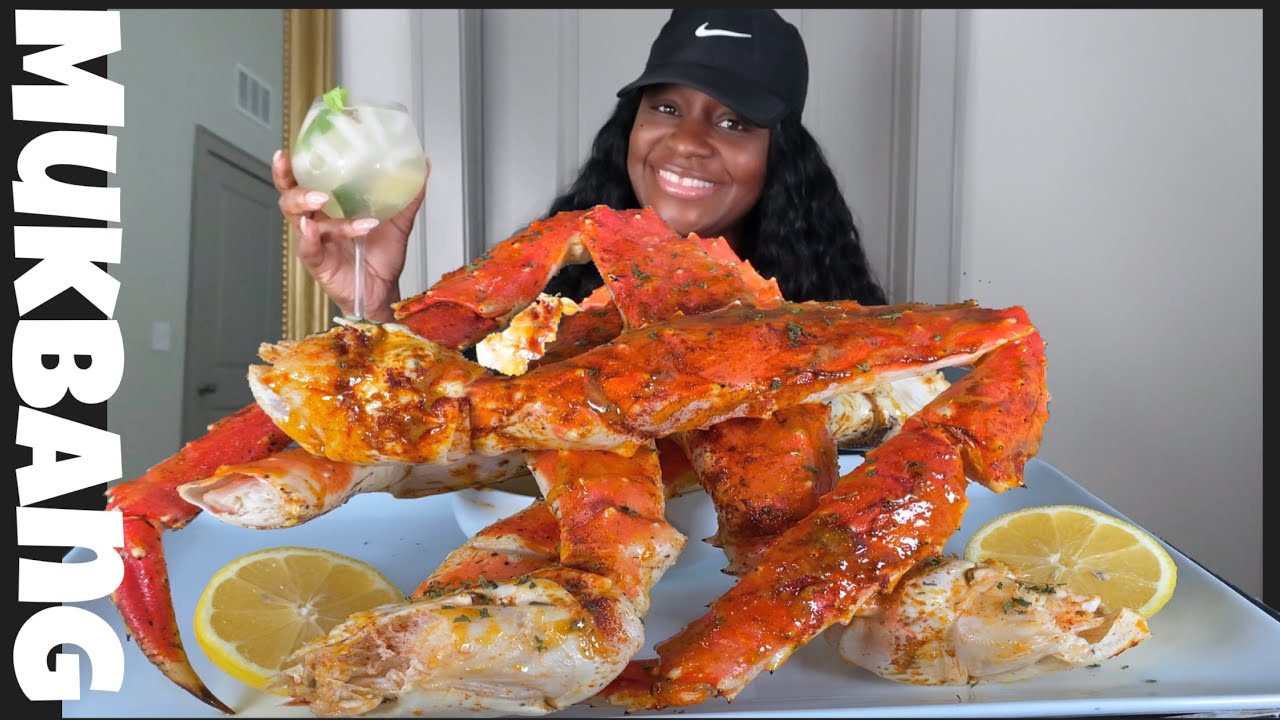 GARLIC GIANT KING CRAB LEGS + SEAFOOD BOIL MUKBANG | STORY TIME